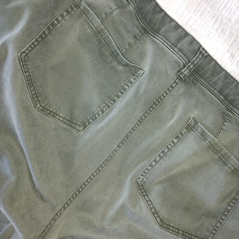 Pants - Picture 3 of 4
